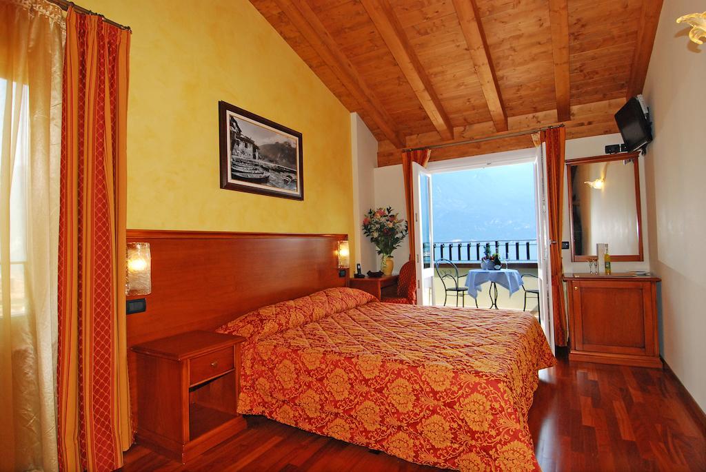 Albergo Ristorante Montebaldo Limone sul Garda Habitación foto